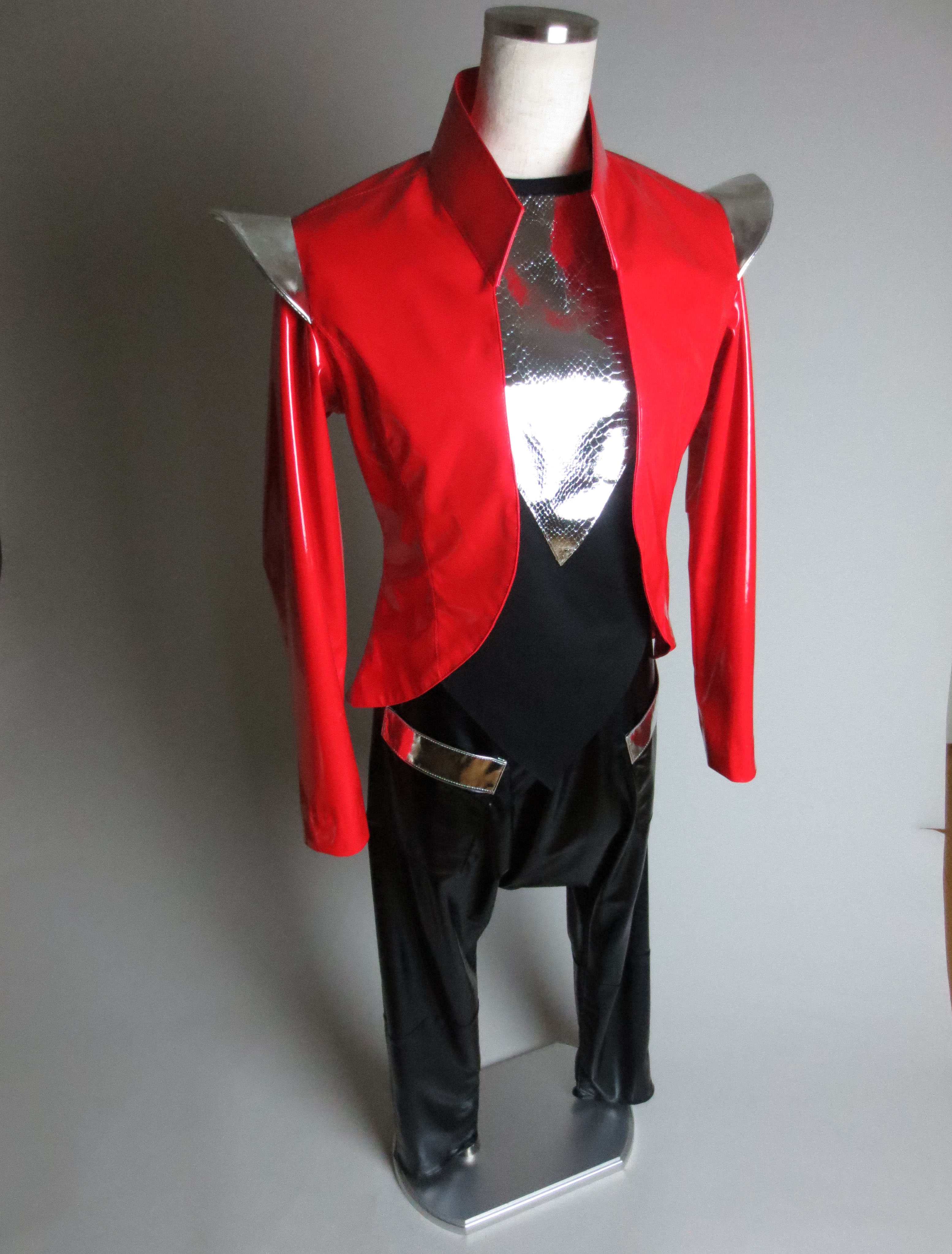 クールミント 赤エナメル衣装 | オーダーメイド衣装のJUNCOS